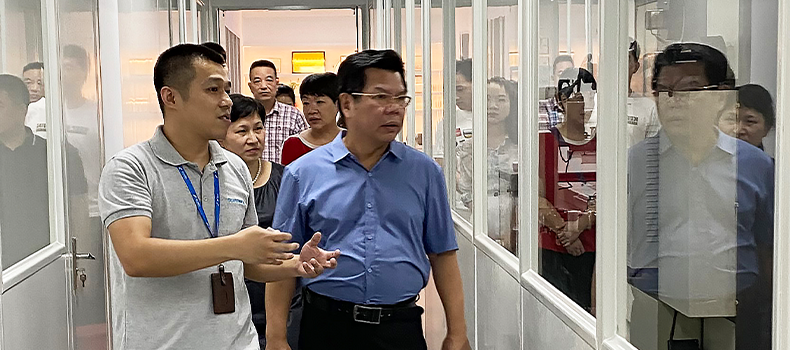 漳州市貿(mào)促會(huì)會(huì)長(zhǎng)邱亞明一行蒞臨捌斗新材參觀調(diào)研